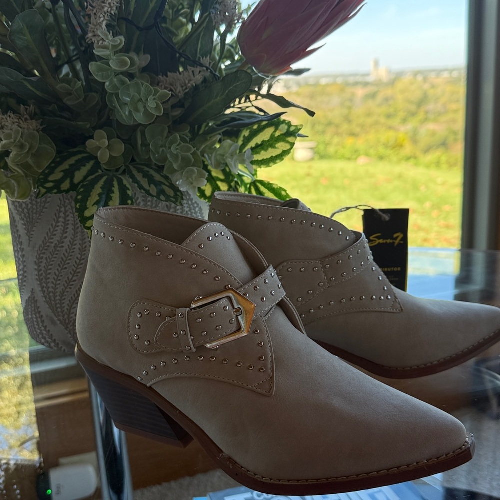 New SEVEN 7 Studded Beige Ankle Boots with Buckle size 7